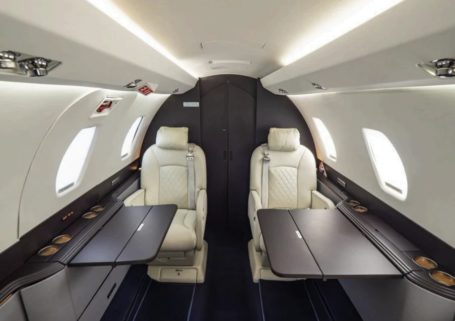 Two-zone cabin aboard N980JS